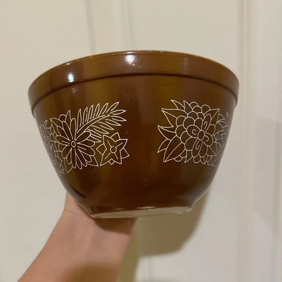 Pyrex 401 Woodland Brown Mixing Bowl with Floral Design - Picture 5 of 6